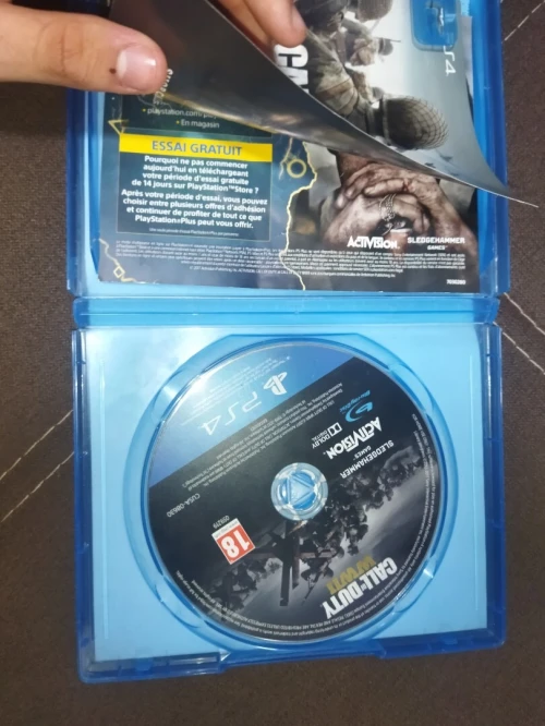 PS4 slim 1tb + DVD GTA v+ call of duty WWI