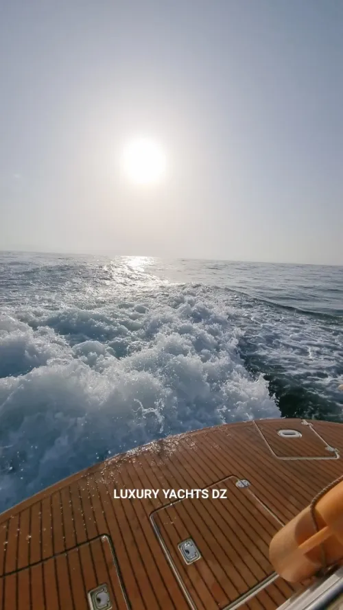 Location bateau luxueux mini yacht Private 