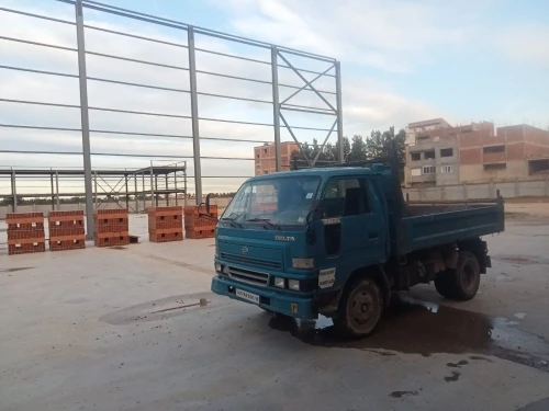 transporter tout type de marchandise camion 2t5 livraison touts produits matériaux Construction 