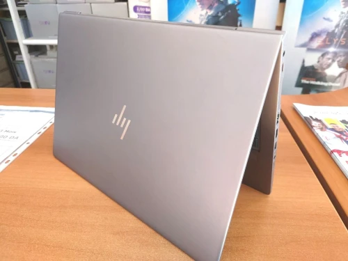 HP ZBook 14u G5, i5-7200U , RAM 8 Go DDR4, Stockage 256 Go NVMe, GPU AMD Radeon Pro WX 3100 2 Go GDDR5