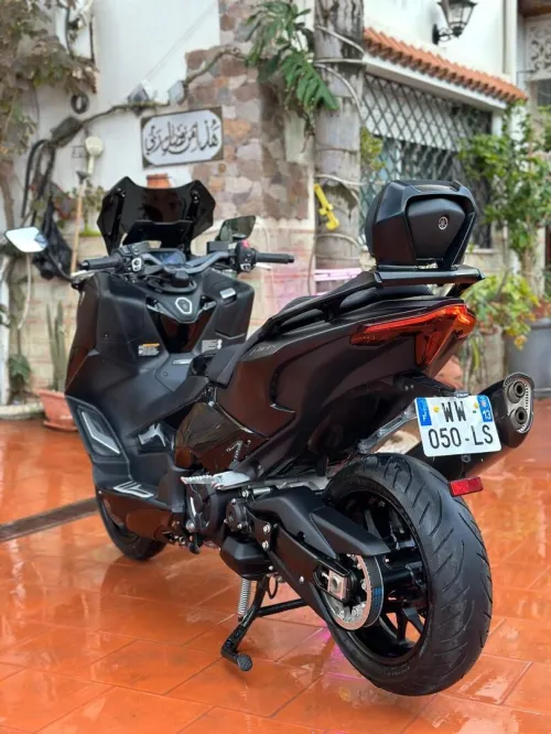 Yamaha Tax 562 dark magma 2024