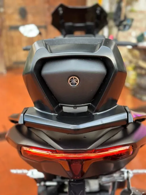 Yamaha Tax 562 dark magma 2024