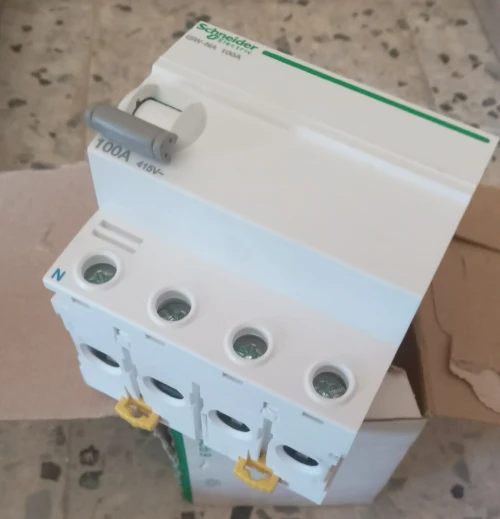 interrupteur-sectionneur Schneider Electric Acti9 iSW NA - 3P+N - 100A 415VCA  A9S70790