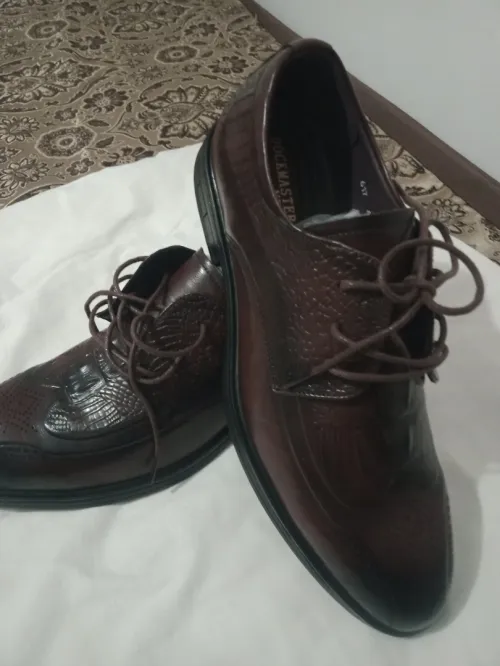 Paire de chaussure très jolie pointure 42