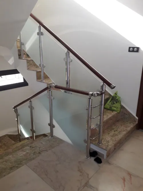 ESCALIER COLIMACON ET DROIT INOX ET BOIS