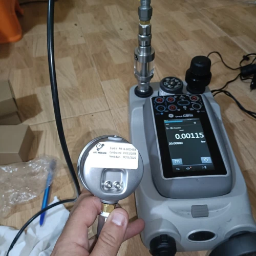 Manomètre avec certificat d'étalonnage valide