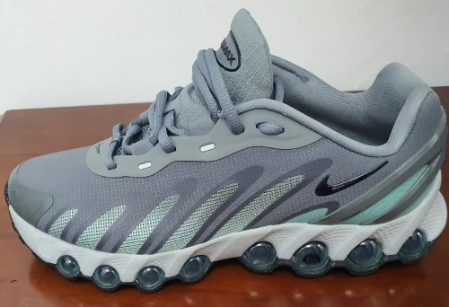 NIKE AIR MAX DN8