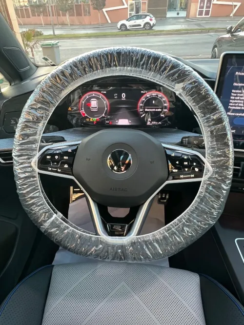 Volkswagen Golf 8 2025 R-Line