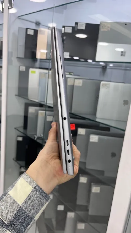 ZBOOK STUDIO G11 16'' Ultra 7 155H 32RAM 512SSD RTX 4070 08GB DÉDIÉE BATTERIE +5 HEURES