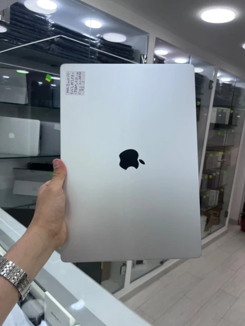 MACBOOK PRO 2023  M3 PRO 16.1'' 18RAM 1TB SSD CYCLE 30 BATTERIE 100%  ÉTAT 20/20 LIBÉRÉ OFFICIEL 