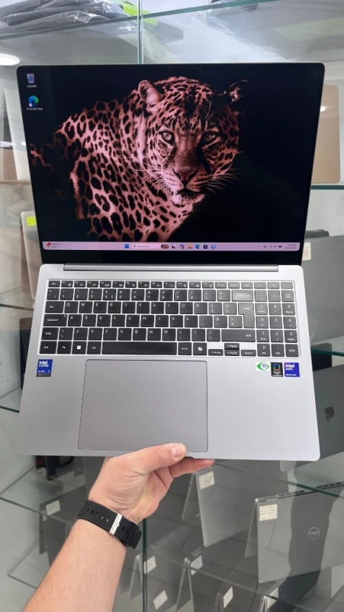GALAXY BOOK 5 PRO Ultra 7 258V  32RAM 512 SSD 16'' AMOLED  3K Intel(R) Arc(TM) 140V GPU RI (8GB) BATTERIE 100% ETAT NEUF GARANTIE 06 MOIS