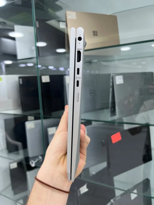 HP ELITEBOOK 845 G8 AMD Ryzen 5 PRO 5650U  16RAM 256SSD 14'' FHD BATTERIE +3.5 HEURES AMD RADEON  TRÈS  BON ÉTAT GARANTIE 06 MOIS