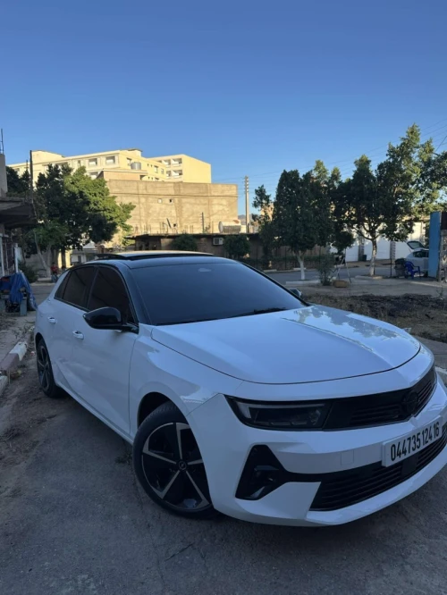 Aston Martin Opel Astra 2024 Gs line