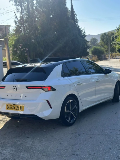 Aston Martin Opel Astra 2024 Gs line