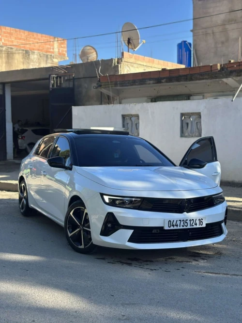 Aston Martin Opel Astra 2024 Gs line