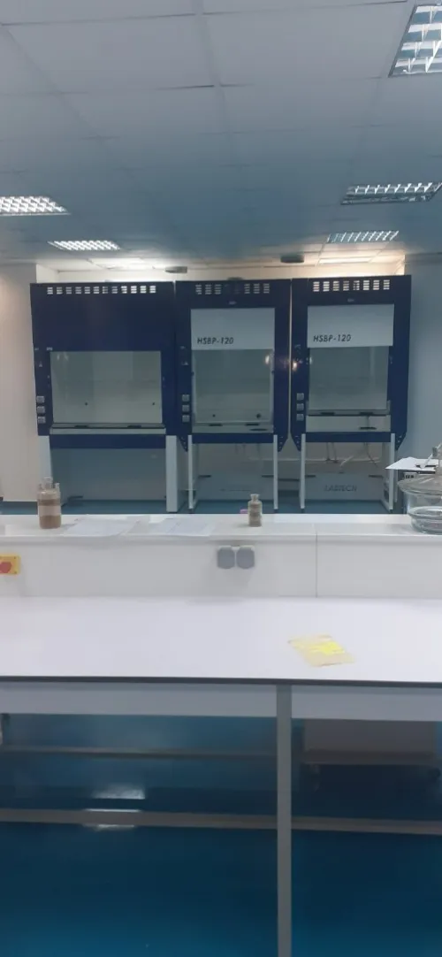 SORBONNE D'ATTAQUE (Hotte chimique) pour laboratoire 