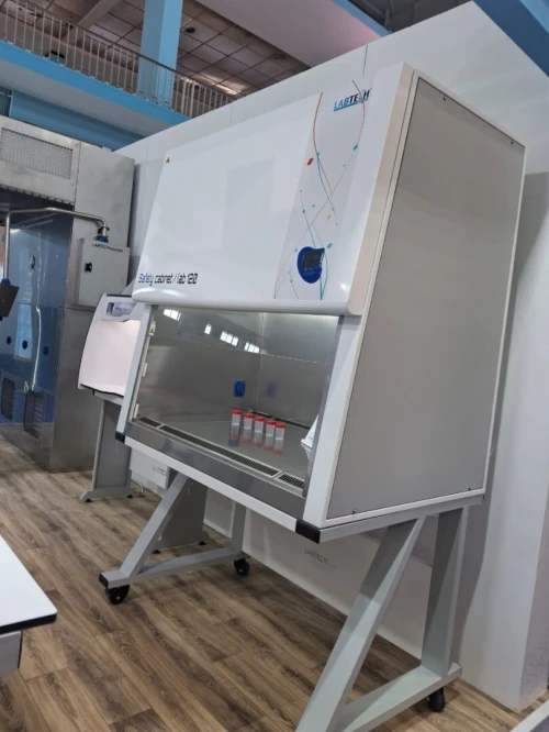Poste de sécurité microbiologique PSM pour laboratoire 