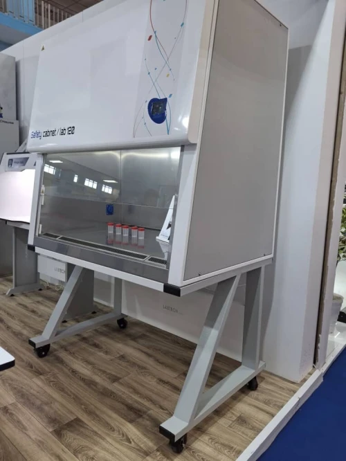 Poste de sécurité microbiologique PSM pour laboratoire 