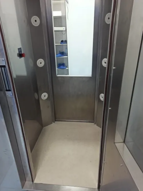 Douche a air (SAS A AIR) POUR LABORATOIRE PHARMACEURTIQUE ET LES CHAMBRES BLANCHE 