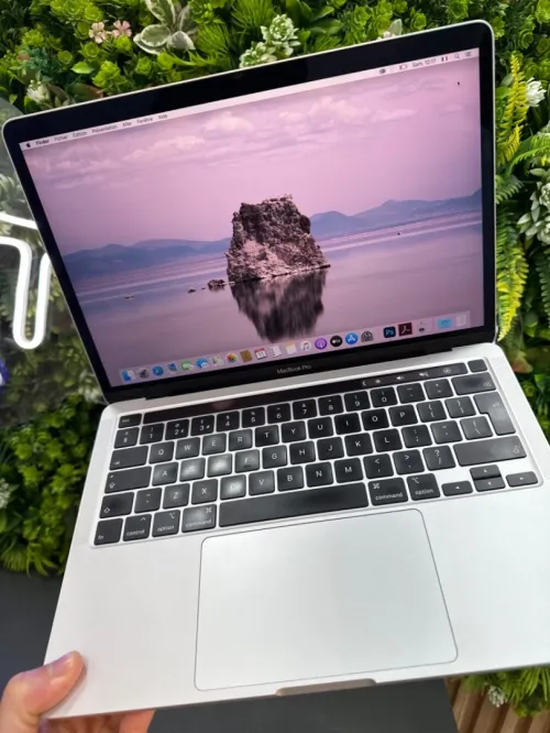 MACBOOK i7 32GB