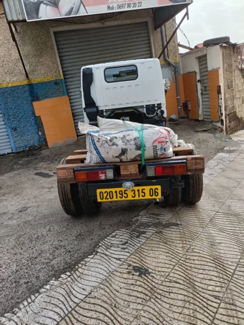 Mitsubishi Fuso canter 2015