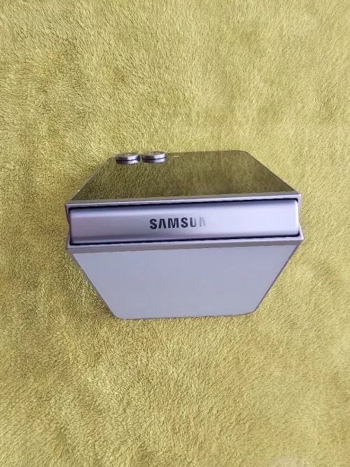 Samsung Z Flip 6