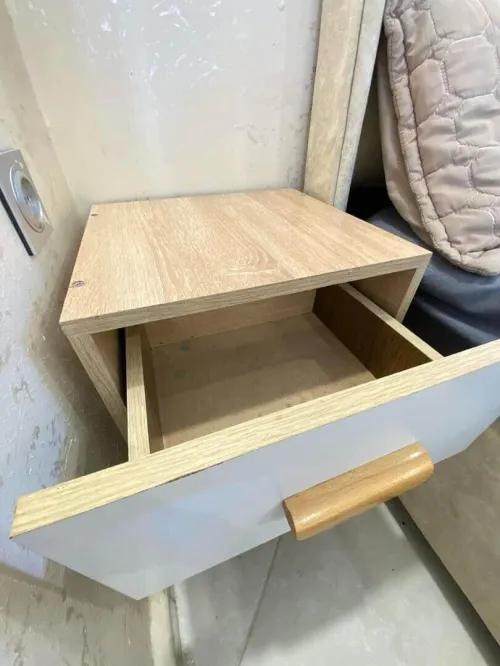 Coiffeuse et table de nuit 