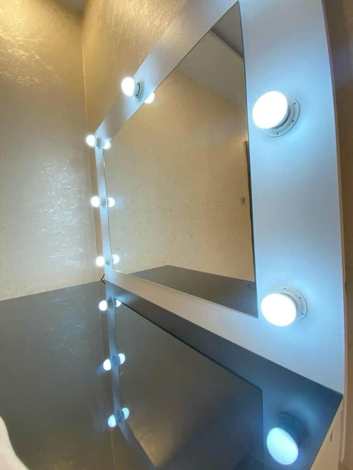 Coiffeuse et table de nuit 