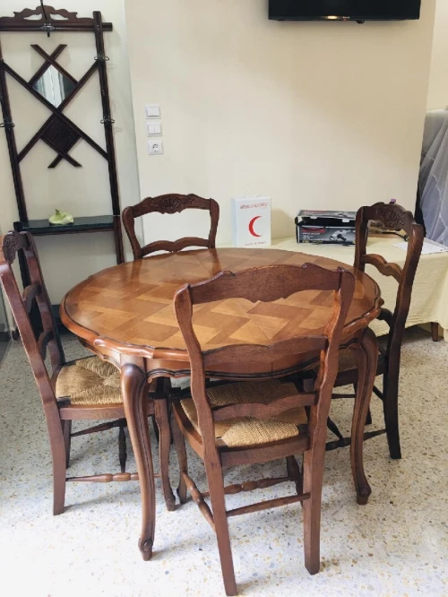 Table + 04 chaises