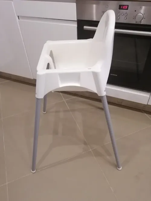 Chaise haute IKEA pour enfant 