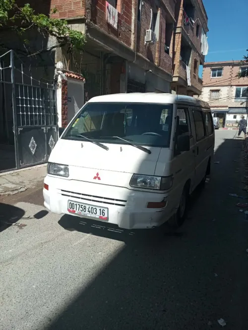 Mitsubishi L300 2003