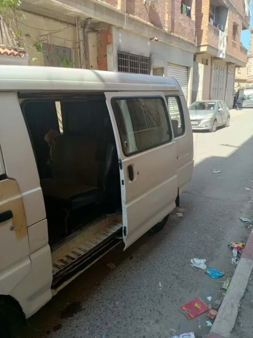 Mitsubishi L300 2003