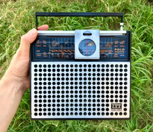 Radio Vintage ITT SCHAUB LORENZ Polo Electronic 5 Bands en excellent état. 220v ou Pilles (9V)
