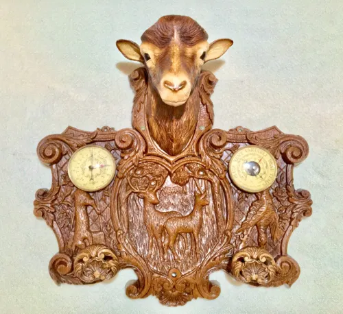 Porte manteaux vintage avec un baromètre et thermomètre fabriqué en France et en excellent état 