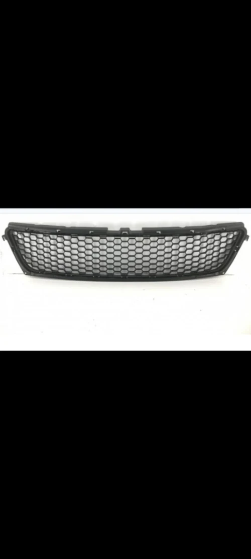 Grille parchoc inférieure sandero d'origine dacia 