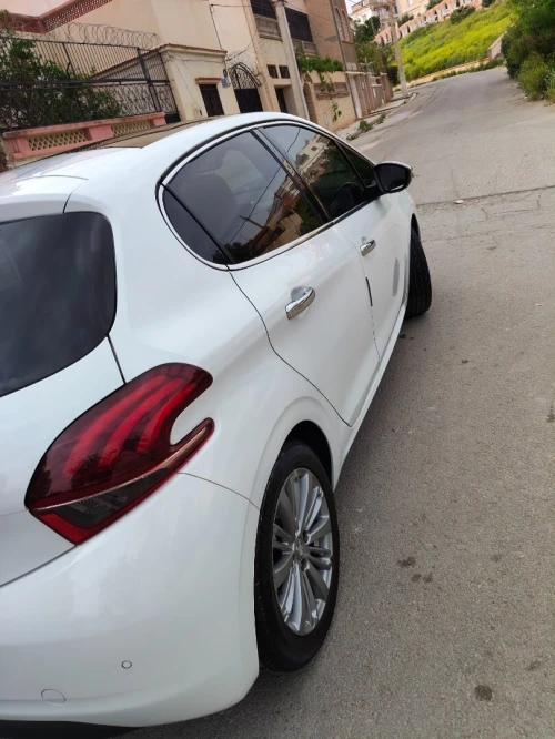 Peugeot 208 2016 Allure Facelift 4