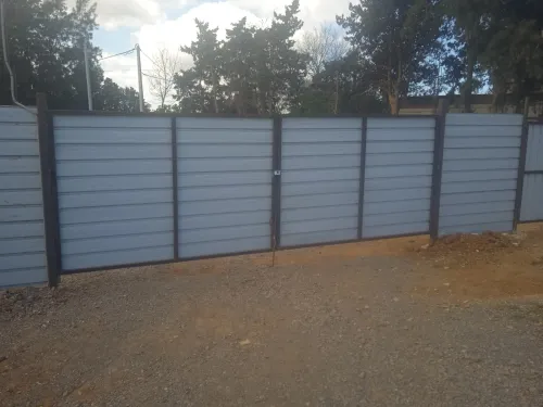 Montage panneau de chantier 