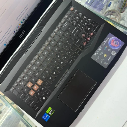Laptop Gaming MSI PULSE 15 2K 165HZ  / I7-13EME GNR / RTX 4060 8GB / 16 GB RAM / 512 SSD 