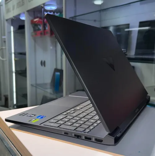 LAPTOP GAMING HP VICTUS / I7-13EME GNR / RTX5060 / 1TB SSD