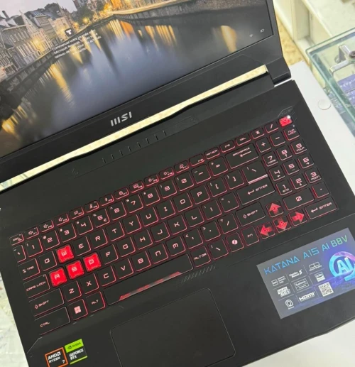 Laptop Gaming MSI KATANA A15 AI B8V ( 2024 ) / RYZEN 7 8845HS / RTX 4060 /165Hz Résolution 2560*1440