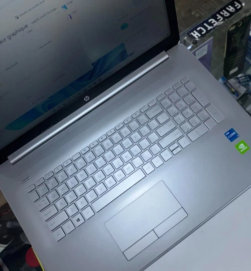 HP LAPTOP 17-by4xxx / I5-11eme / 16GB RAM / Nvidia MX930