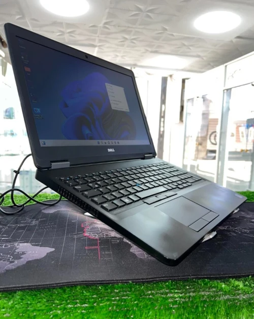 LAPTOP DELL LATITUDE E5570