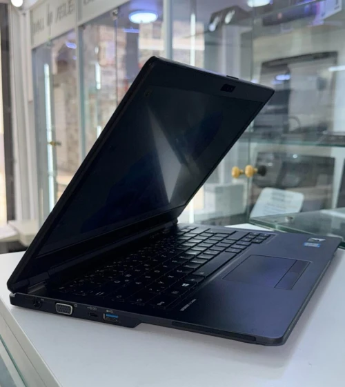 LAPTOP FUJITSU LIFEBOOK U747 