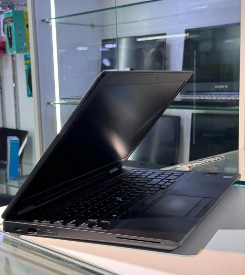 PC LAPTOP DELL LATITUDE 5590