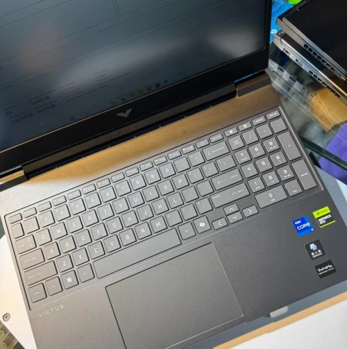LAPTOP GAMING HP VICTUS / I7-13EME GNR / RTX5060 / 1TB SSD