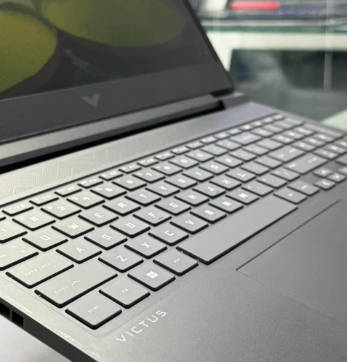  Laptop Gaming HP VICTUS /  I7-13700H / 16GB RAM / RTX 4060