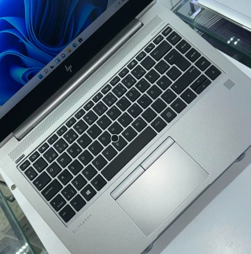 PC LAPTOP HP ELITEBOOK 830 G6