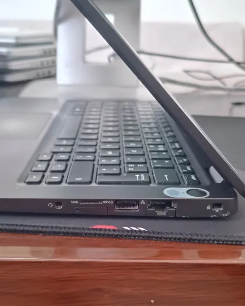 Pc portable Dell Latitude 5300 i7-8665U 8GB/256NVMe 13.3" FHD