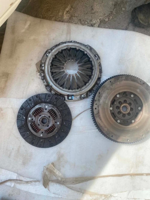 débrayable volant moteur nissan navara SE / avec disque plateaux