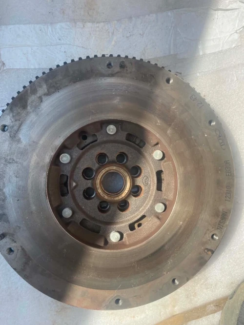 débrayable volant moteur nissan navara SE / avec disque plateaux